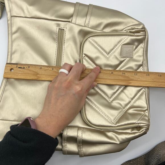 IHKWIP Zig Zag Quilted Go Getter Shoulder Bag with Crossbody Strap Met Champagne - Picture 11 of 12